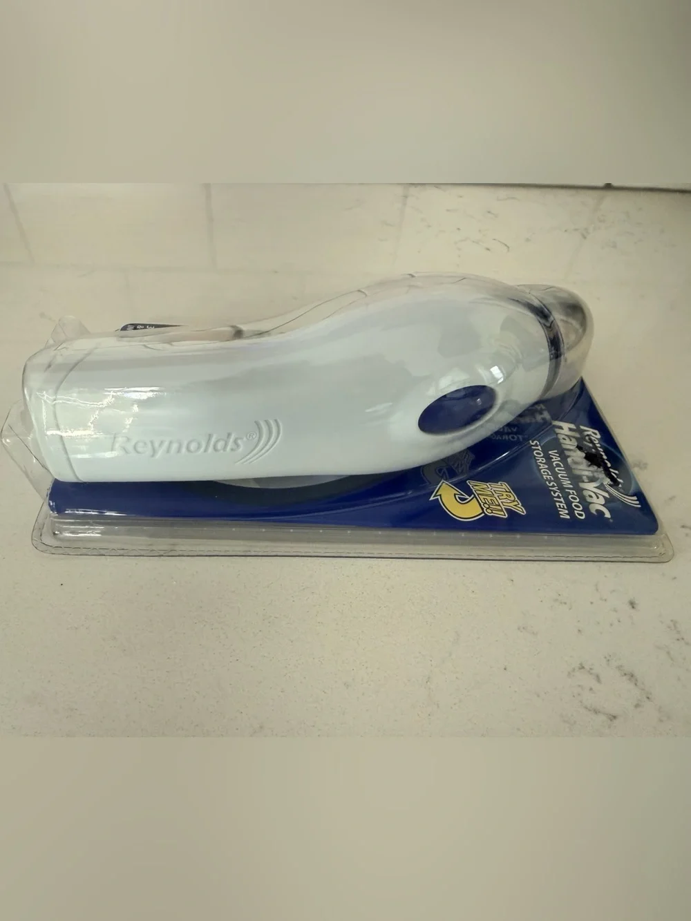 New In Package Reynolds Handi-Vac Vacuum-Sealing Starter Kit Bag Batteries